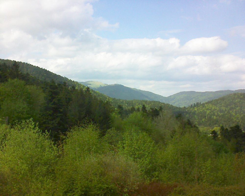 Le petit ballon vu depuis le Domaine Langmatt à Murbach le 25.04.2018 à 15:30 Le petit ballon (Alsace, Vosges) le 25.04.2018 à 15:30