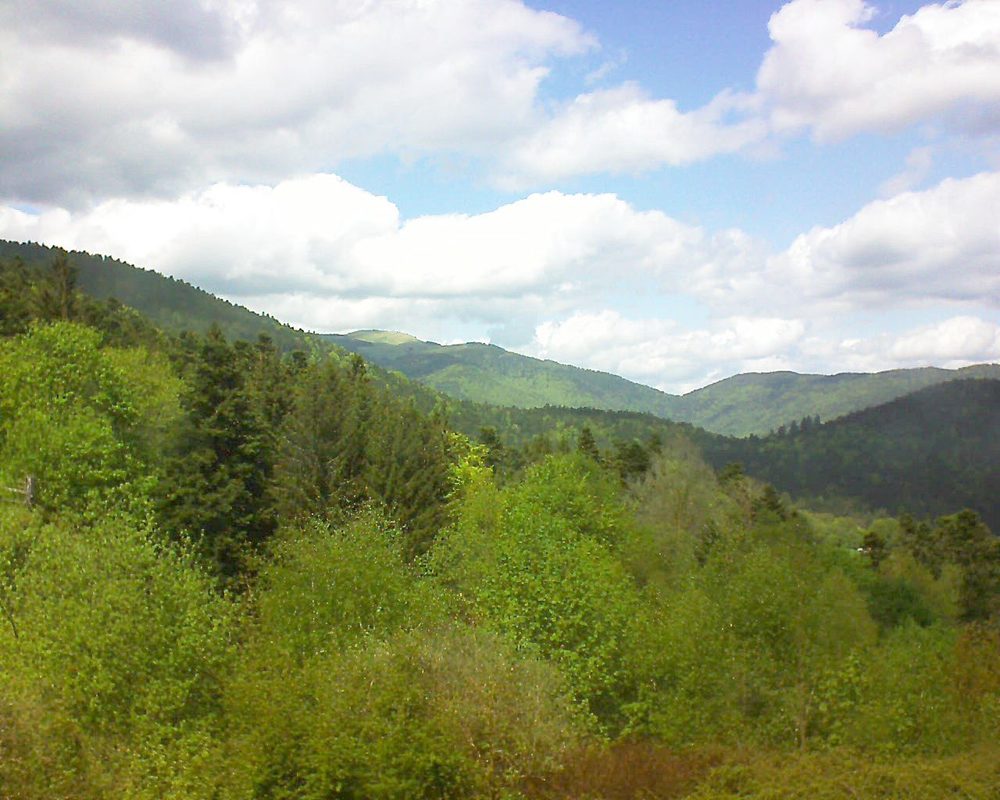 Le petit ballon vu depuis le Domaine Langmatt à Murbach le 26.04.2018 à 14:15 Le petit ballon (Alsace, Vosges) le 26.04.2018 à 14:15