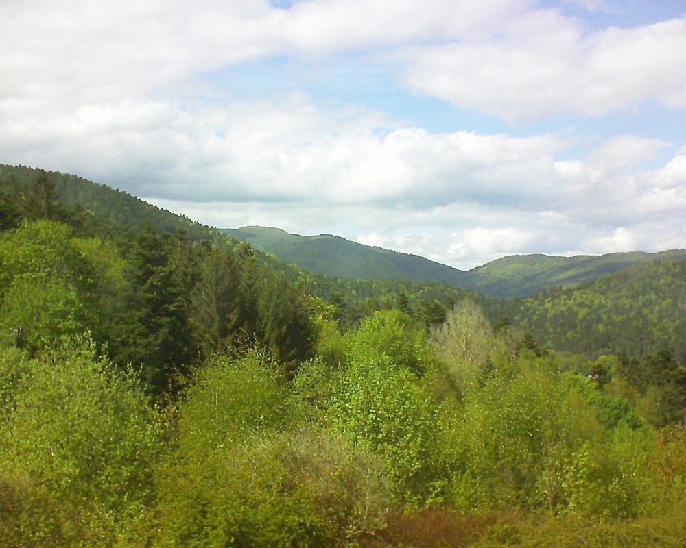 Le petit ballon vu depuis le Domaine Langmatt à Murbach le 26.04.2018 à 15:45 Le petit ballon (Alsace, Vosges) le 26.04.2018 à 15:45