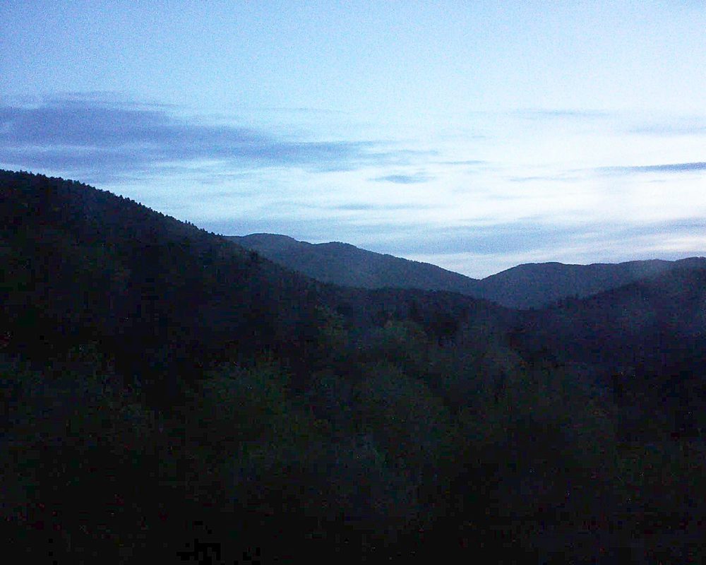 Le petit ballon vu depuis le Domaine Langmatt à Murbach le 27.04.2018 à 06:00 Le petit ballon (Alsace, Vosges) le 27.04.2018 à 06:00