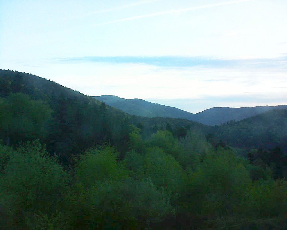 Le petit ballon vu depuis le Domaine Langmatt à Murbach le 27.04.2018 à 06:30 Le petit ballon (Alsace, Vosges) le 27.04.2018 à 06:30