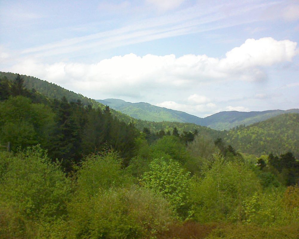 Le petit ballon vu depuis le Domaine Langmatt à Murbach le 28.04.2018 à 14:45 Le petit ballon (Alsace, Vosges) le 28.04.2018 à 14:45
