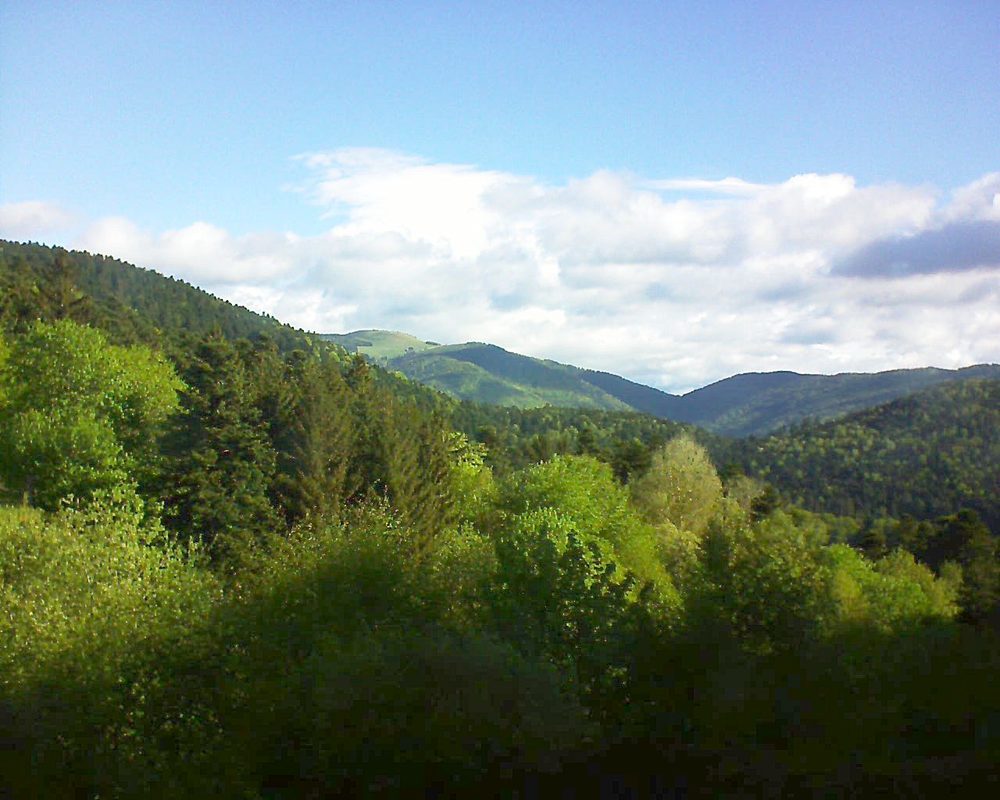 Le petit ballon vu depuis le Domaine Langmatt à Murbach le 30.04.2018 à 09:00 Le petit ballon (Alsace, Vosges) le 30.04.2018 à 09:00