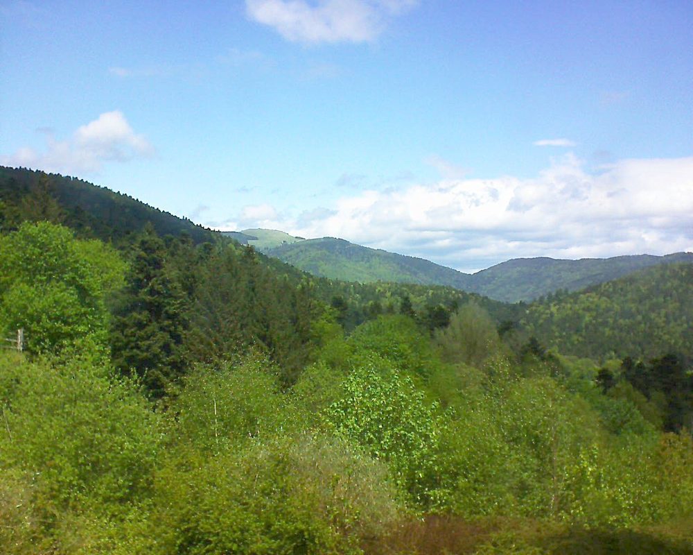 Le petit ballon vu depuis le Domaine Langmatt à Murbach le 30.04.2018 à 12:45 Le petit ballon (Alsace, Vosges) le 30.04.2018 à 12:45