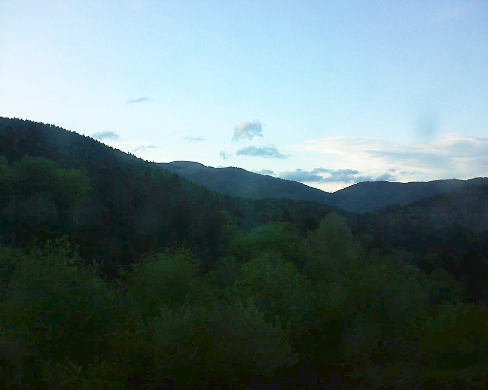 Le petit ballon vu depuis le Domaine Langmatt à Murbach le 30.04.2018 à 20:00 Le petit ballon (Alsace, Vosges) le 30.04.2018 à 20:00