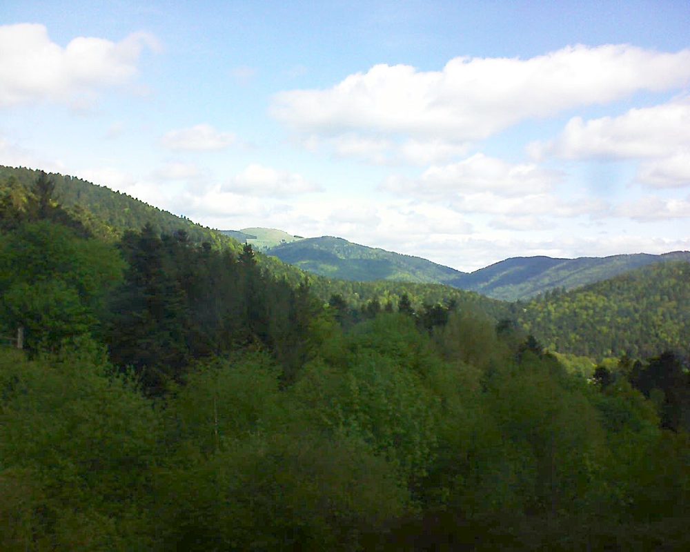 Le petit ballon vu depuis le Domaine Langmatt à Murbach le 01.05.2018 à 11:15 Le petit ballon (Alsace, Vosges) le 01.05.2018 à 11:15