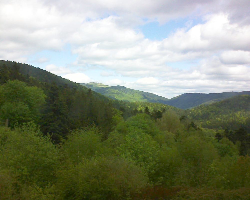 Le petit ballon vu depuis le Domaine Langmatt à Murbach le 01.05.2018 à 12:15 Le petit ballon (Alsace, Vosges) le 01.05.2018 à 12:15