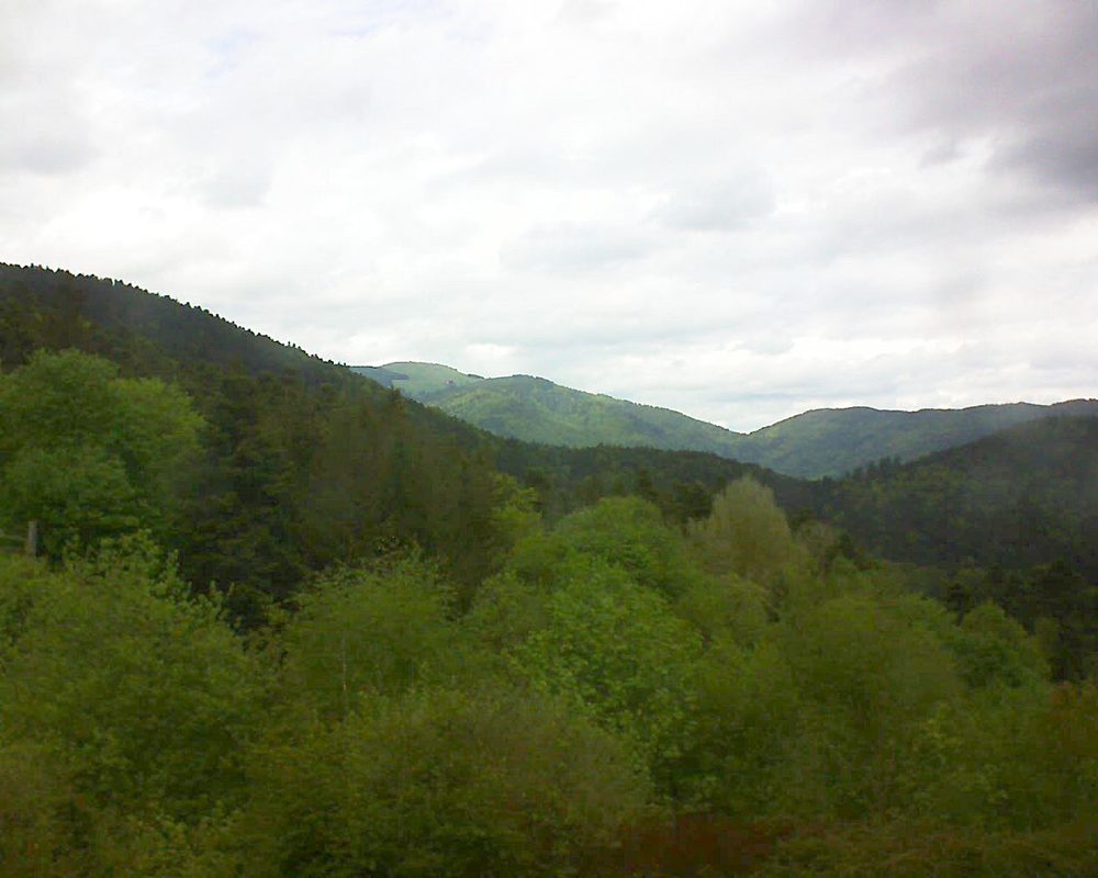 Le petit ballon vu depuis le Domaine Langmatt à Murbach le 01.05.2018 à 15:45 Le petit ballon (Alsace, Vosges) le 01.05.2018 à 15:45