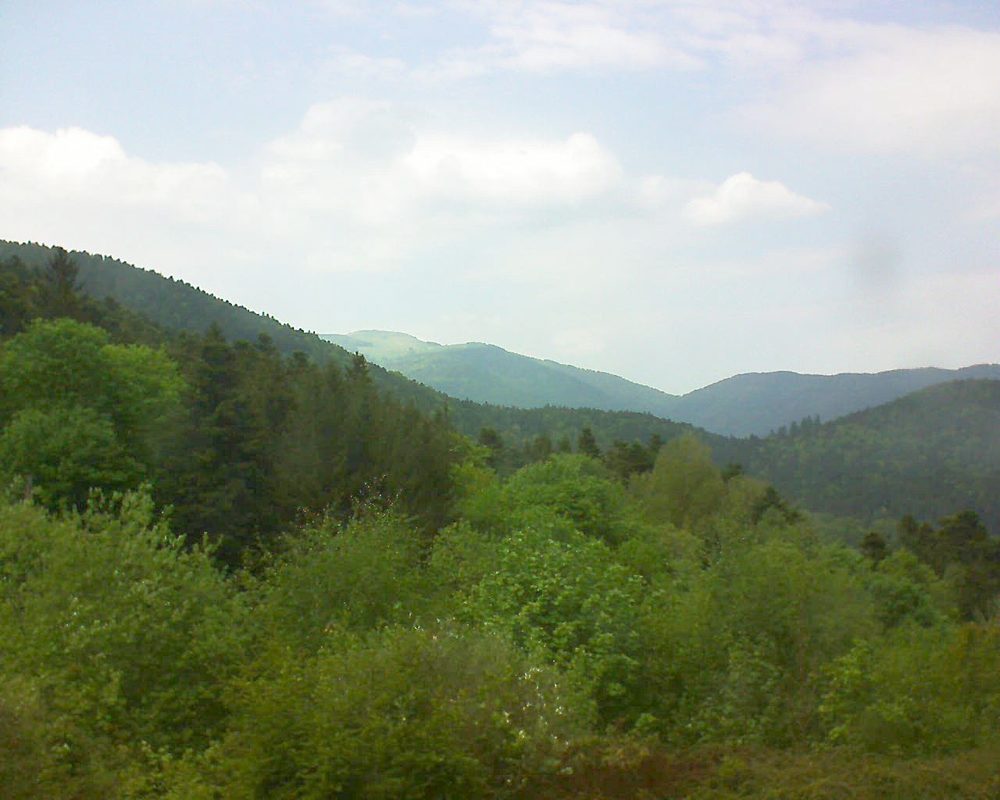 Le petit ballon vu depuis le Domaine Langmatt à Murbach le 05.05.2018 à 15:30 Le petit ballon (Alsace, Vosges) le 05.05.2018 à 15:30