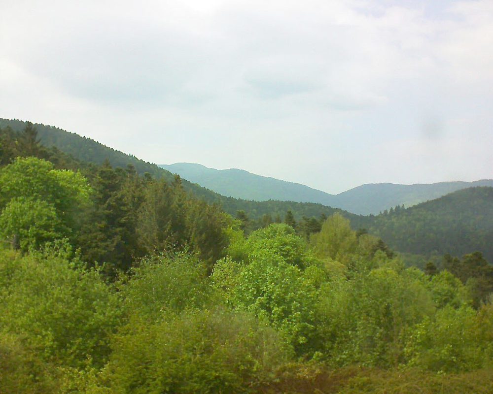 Le petit ballon vu depuis le Domaine Langmatt à Murbach le 05.05.2018 à 15:45 Le petit ballon (Alsace, Vosges) le 05.05.2018 à 15:45