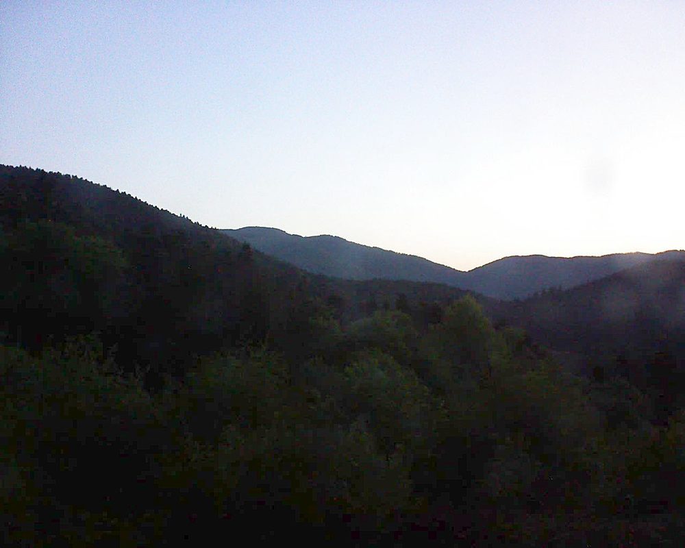 Le petit ballon vu depuis le Domaine Langmatt à Murbach le 07.05.2018 à 05:45 Le petit ballon (Alsace, Vosges) le 07.05.2018 à 05:45