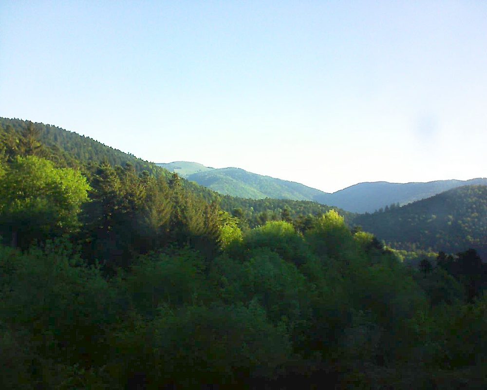 Le petit ballon vu depuis le Domaine Langmatt à Murbach le 07.05.2018 à 07:45 Le petit ballon (Alsace, Vosges) le 07.05.2018 à 07:45