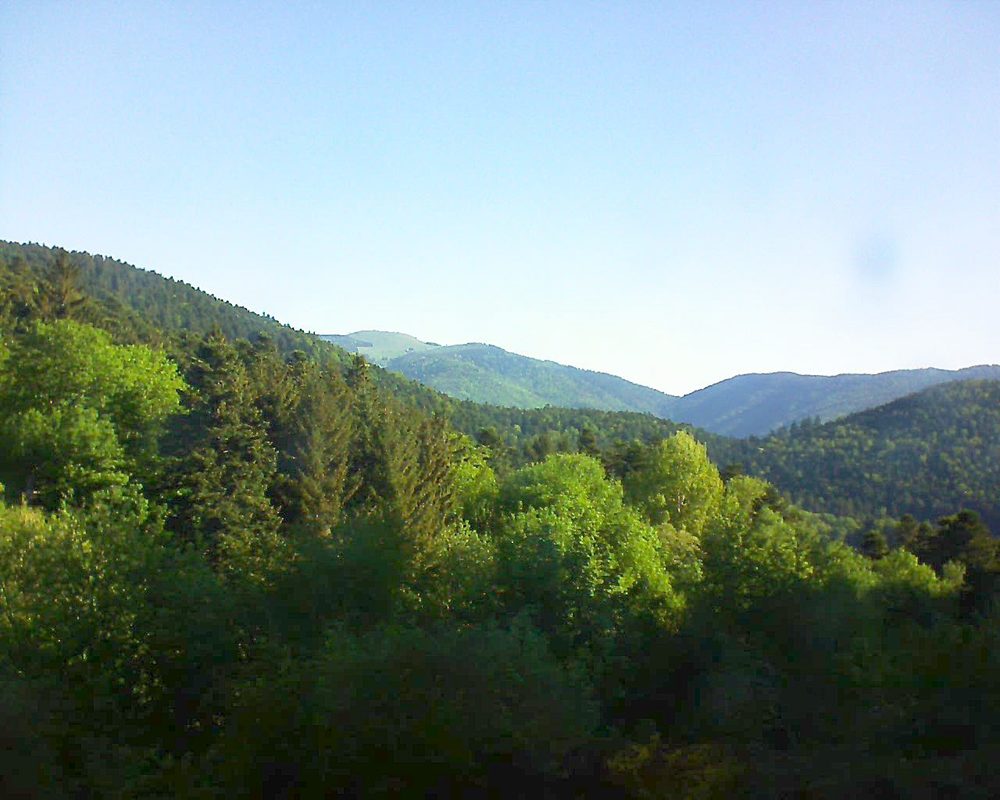 Le petit ballon vu depuis le Domaine Langmatt à Murbach le 07.05.2018 à 08:30 Le petit ballon (Alsace, Vosges) le 07.05.2018 à 08:30