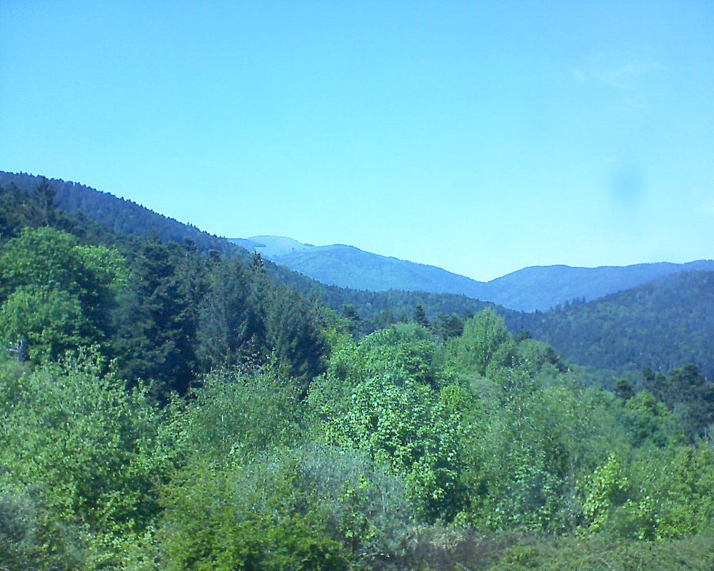 Le petit ballon vu depuis le Domaine Langmatt à Murbach le 07.05.2018 à 15:15 Le petit ballon (Alsace, Vosges) le 07.05.2018 à 15:15