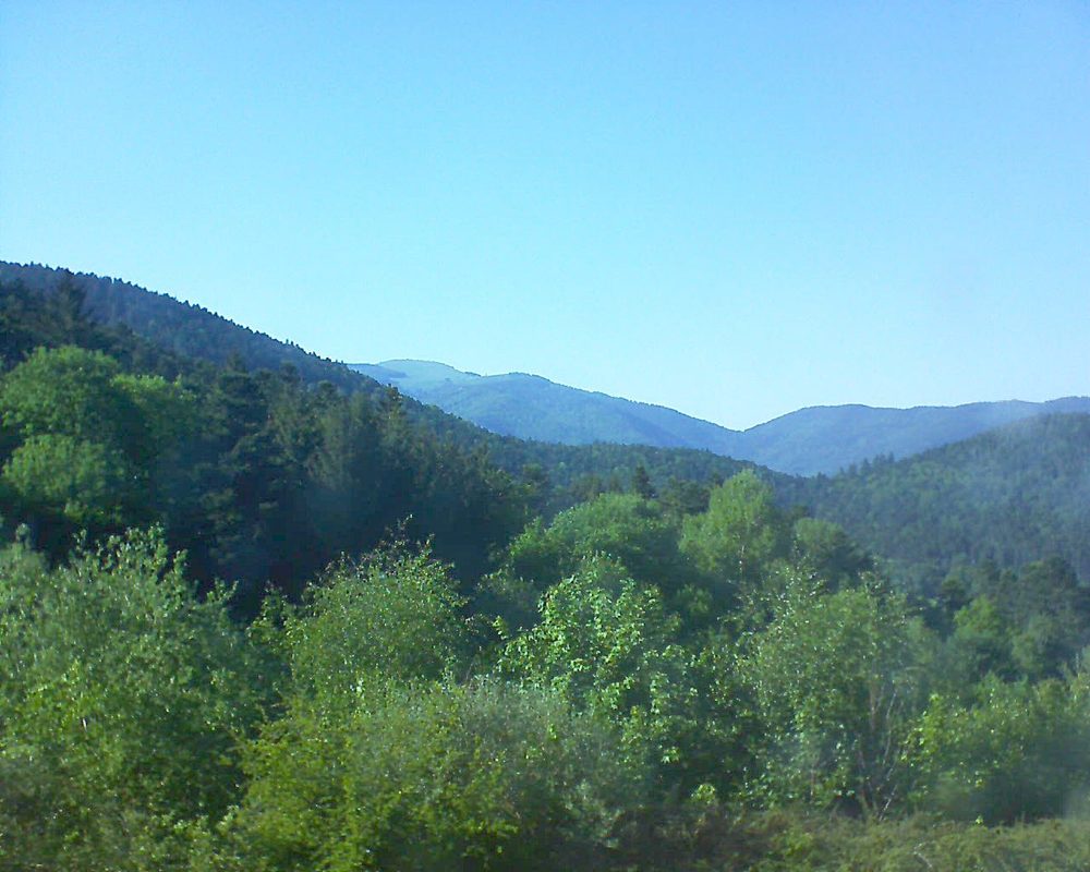 Le petit ballon vu depuis le Domaine Langmatt à Murbach le 07.05.2018 à 17:45 Le petit ballon (Alsace, Vosges) le 07.05.2018 à 17:45