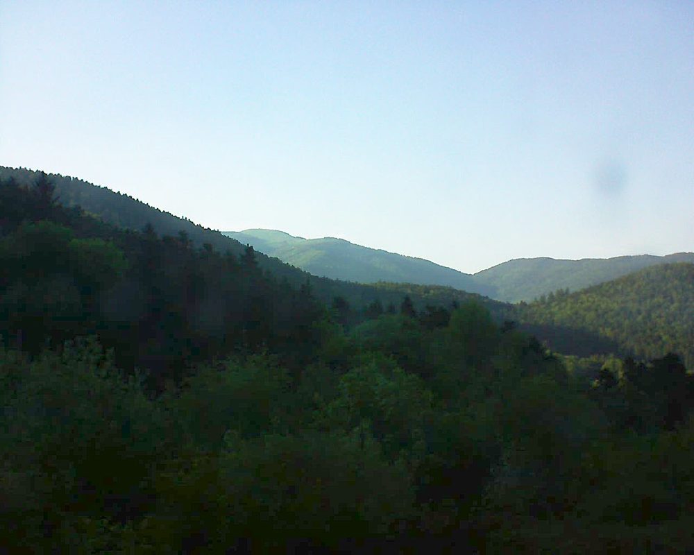 Le petit ballon vu depuis le Domaine Langmatt à Murbach le 07.05.2018 à 19:00 Le petit ballon (Alsace, Vosges) le 07.05.2018 à 19:00