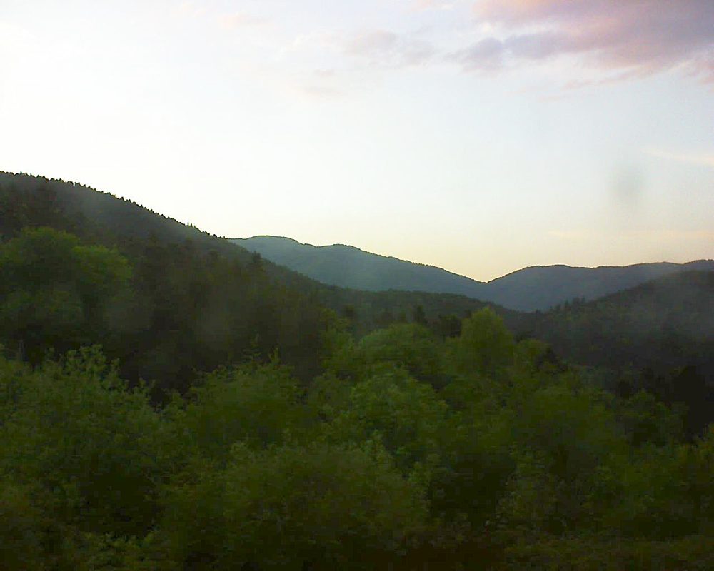 Le petit ballon vu depuis le Domaine Langmatt à Murbach le 07.05.2018 à 20:45 Le petit ballon (Alsace, Vosges) le 07.05.2018 à 20:45