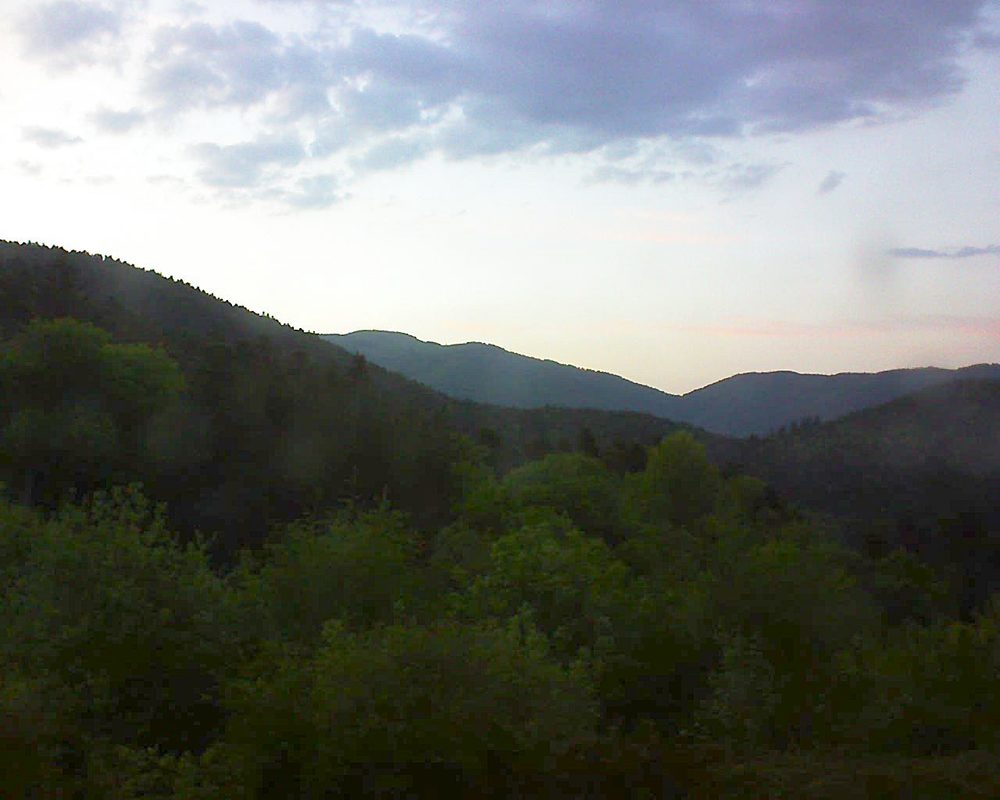Le petit ballon vu depuis le Domaine Langmatt à Murbach le 07.05.2018 à 21:00 Le petit ballon (Alsace, Vosges) le 07.05.2018 à 21:00