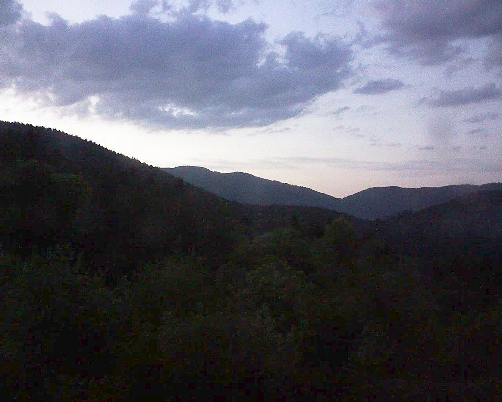 Le petit ballon vu depuis le Domaine Langmatt à Murbach le 07.05.2018 à 21:15 Le petit ballon (Alsace, Vosges) le 07.05.2018 à 21:15