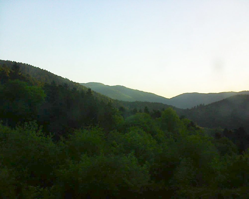 Le petit ballon vu depuis le Domaine Langmatt à Murbach le 08.05.2018 à 06:30 Le petit ballon (Alsace, Vosges) le 08.05.2018 à 06:30