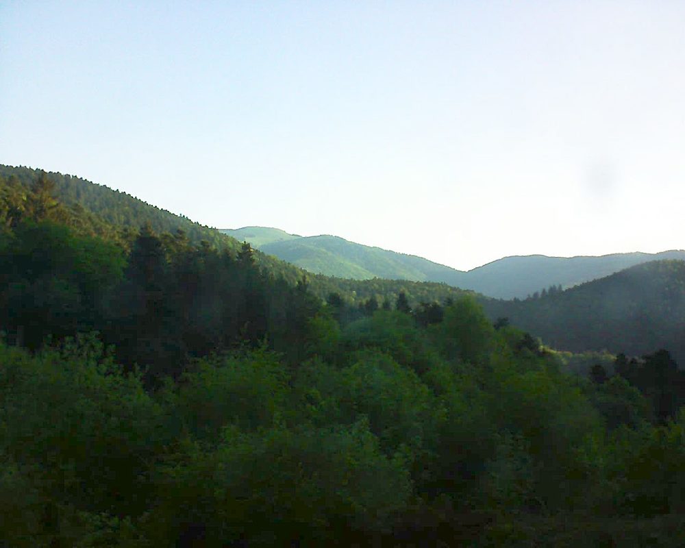 Le petit ballon vu depuis le Domaine Langmatt à Murbach le 08.05.2018 à 07:15 Le petit ballon (Alsace, Vosges) le 08.05.2018 à 07:15