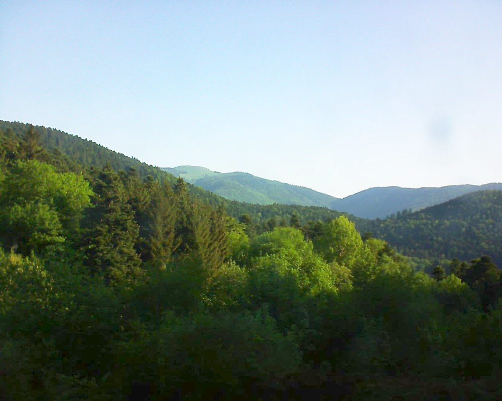 Le petit ballon vu depuis le Domaine Langmatt à Murbach le 08.05.2018 à 08:15 Le petit ballon (Alsace, Vosges) le 08.05.2018 à 08:15