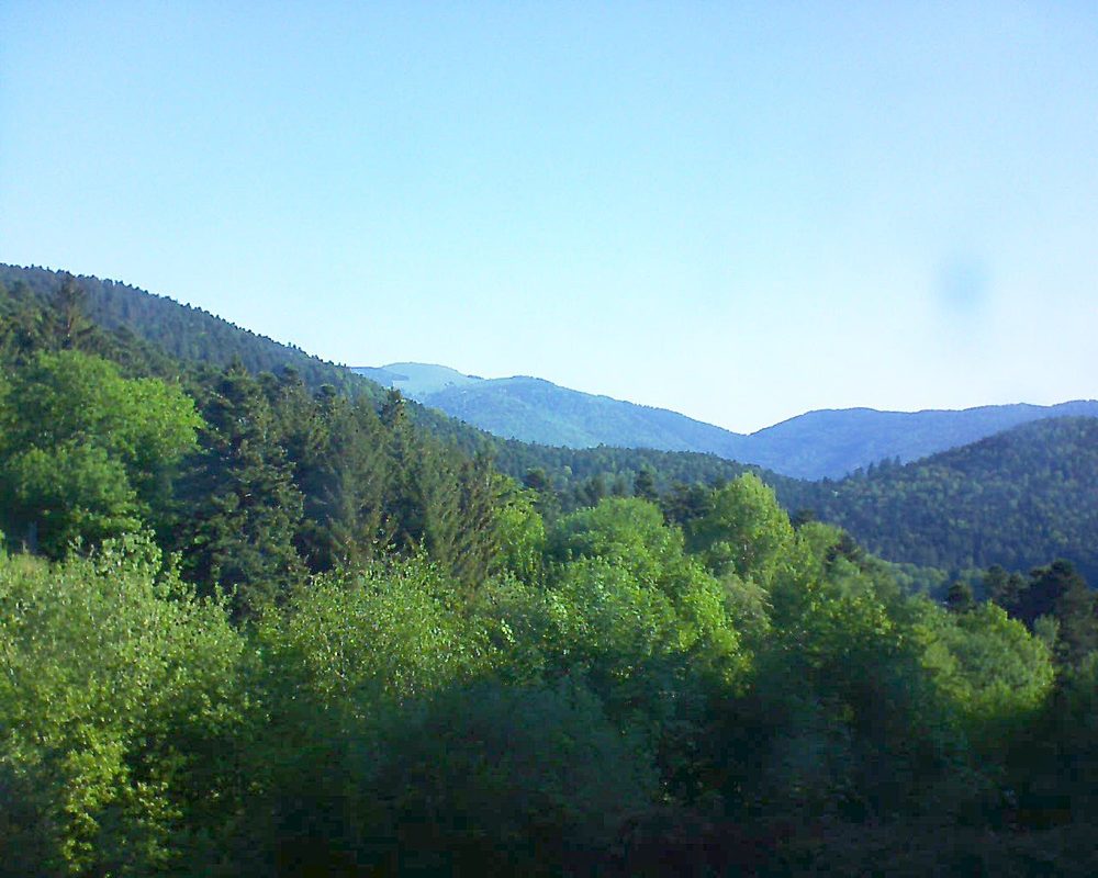 Le petit ballon vu depuis le Domaine Langmatt à Murbach le 08.05.2018 à 09:00 Le petit ballon (Alsace, Vosges) le 08.05.2018 à 09:00