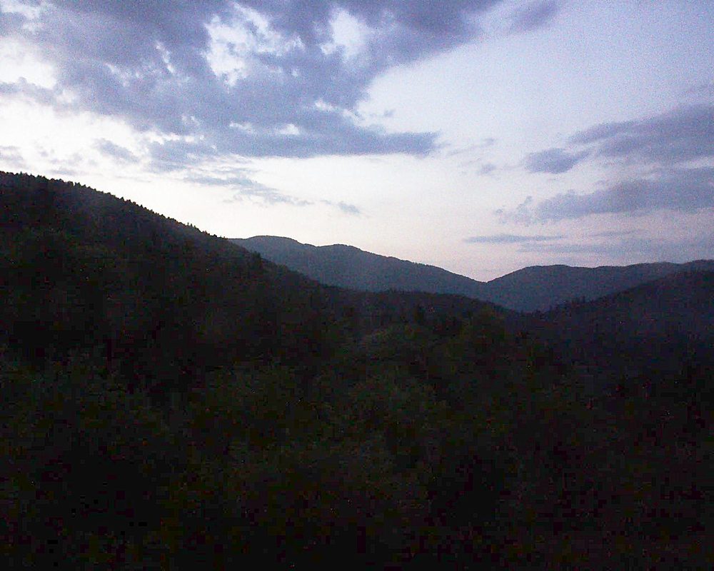 Le petit ballon vu depuis le Domaine Langmatt à Murbach le 08.05.2018 à 21:15 Le petit ballon (Alsace, Vosges) le 08.05.2018 à 21:15