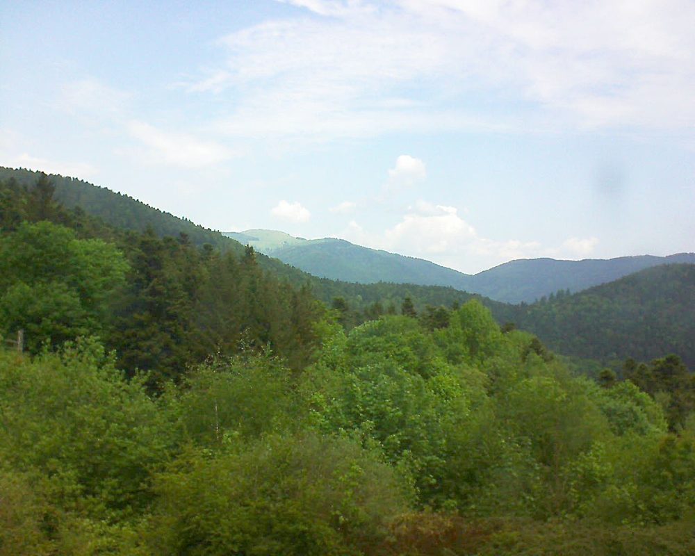 Le petit ballon vu depuis le Domaine Langmatt à Murbach le 09.05.2018 à 12:30 Le petit ballon (Alsace, Vosges) le 09.05.2018 à 12:30