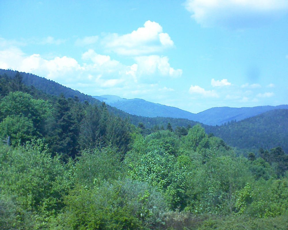Le petit ballon vu depuis le Domaine Langmatt à Murbach le 09.05.2018 à 14:45 Le petit ballon (Alsace, Vosges) le 09.05.2018 à 14:45
