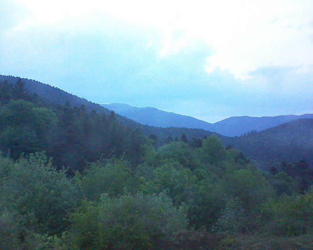 Le petit ballon vu depuis le Domaine Langmatt à Murbach le 09.05.2018 à 21:00 Le petit ballon (Alsace, Vosges) le 09.05.2018 à 21:00