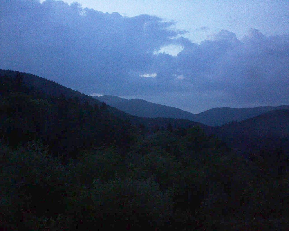 Le petit ballon vu depuis le Domaine Langmatt à Murbach le 09.05.2018 à 21:15 Le petit ballon (Alsace, Vosges) le 09.05.2018 à 21:15