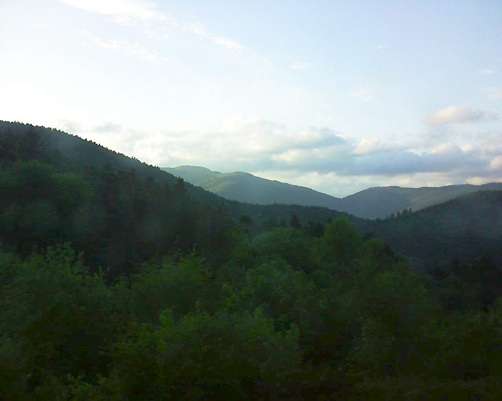Le petit ballon vu depuis le Domaine Langmatt à Murbach le 10.05.2018 à 20:00 Le petit ballon (Alsace, Vosges) le 10.05.2018 à 20:00