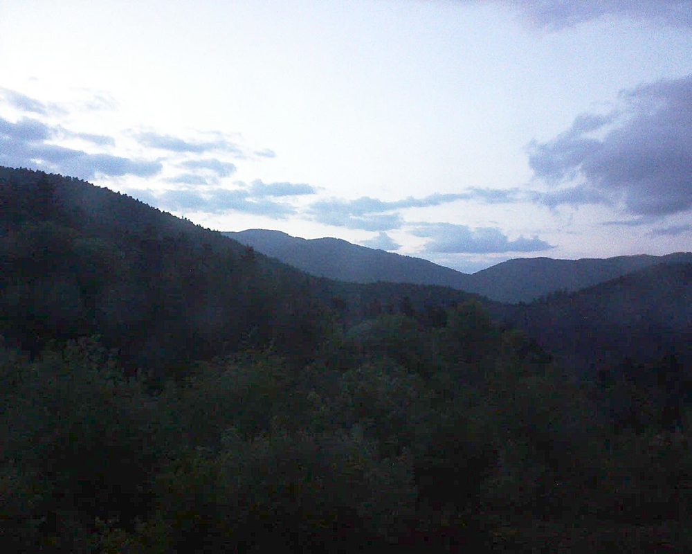 Le petit ballon vu depuis le Domaine Langmatt à Murbach le 10.05.2018 à 21:15 Le petit ballon (Alsace, Vosges) le 10.05.2018 à 21:15