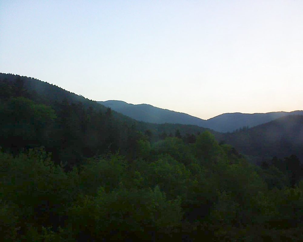 Le petit ballon vu depuis le Domaine Langmatt à Murbach le 11.05.2018 à 06:00 Le petit ballon (Alsace, Vosges) le 11.05.2018 à 06:00