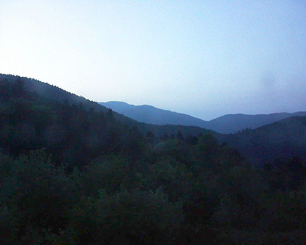 Le petit ballon vu depuis le Domaine Langmatt à Murbach le 11.05.2018 à 21:15 Le petit ballon (Alsace, Vosges) le 11.05.2018 à 21:15