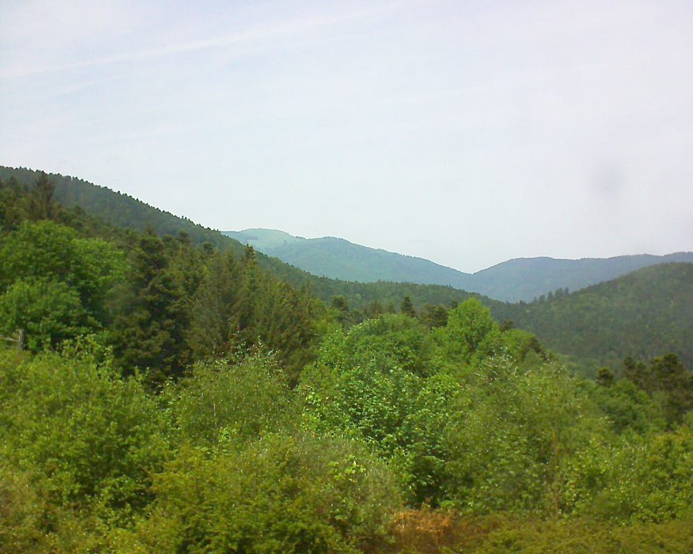 Le petit ballon vu depuis le Domaine Langmatt à Murbach le 12.05.2018 à 14:15 Le petit ballon (Alsace, Vosges) le 12.05.2018 à 14:15