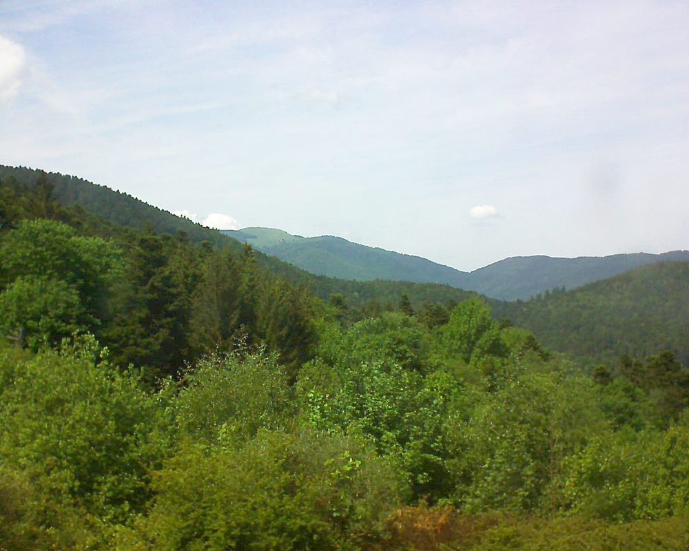 Le petit ballon vu depuis le Domaine Langmatt à Murbach le 12.05.2018 à 15:15 Le petit ballon (Alsace, Vosges) le 12.05.2018 à 15:15