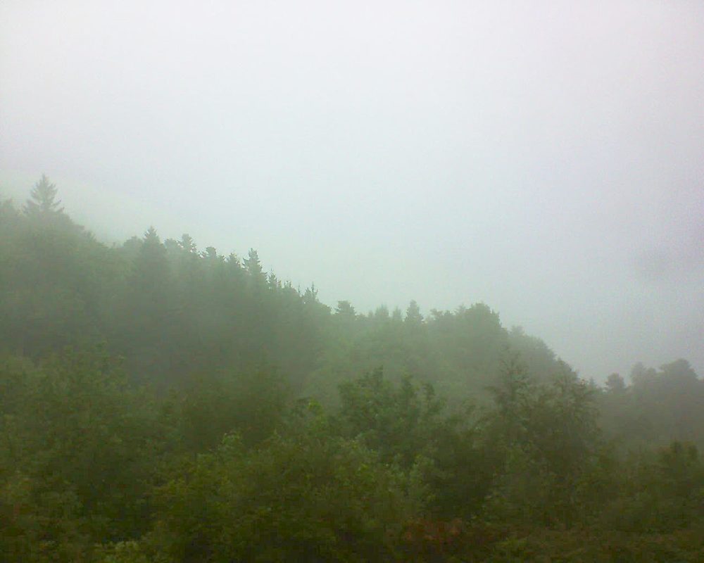 Le petit ballon vu depuis le Domaine Langmatt à Murbach le 13.05.2018 à 09:30 Le petit ballon (Alsace, Vosges) le 13.05.2018 à 09:30