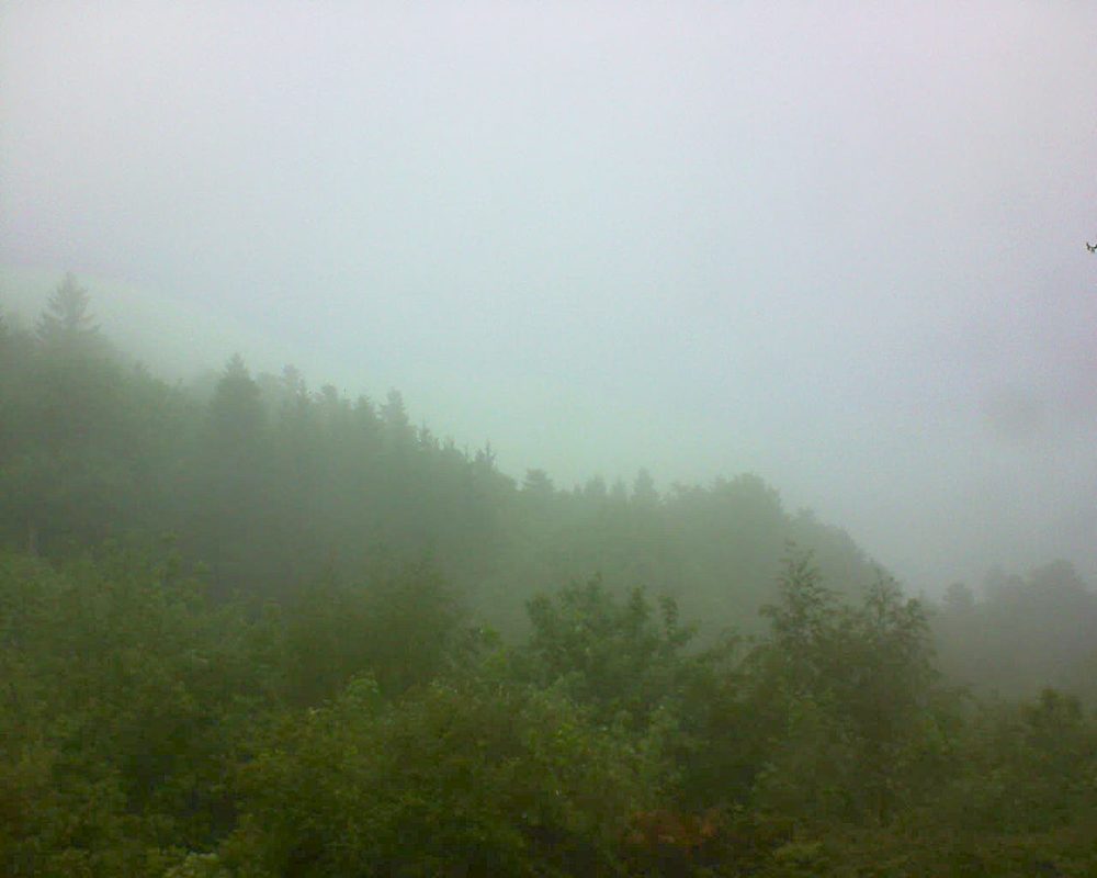 Le petit ballon vu depuis le Domaine Langmatt à Murbach le 13.05.2018 à 11:30 Le petit ballon (Alsace, Vosges) le 13.05.2018 à 11:30