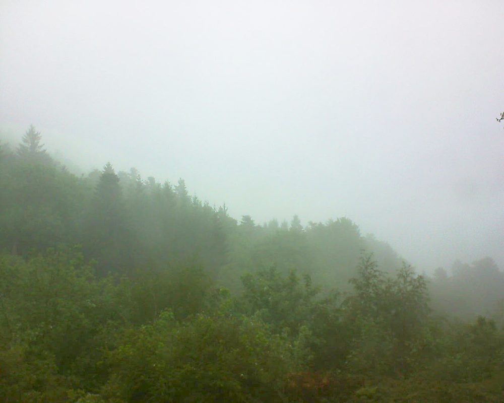 Le petit ballon vu depuis le Domaine Langmatt à Murbach le 13.05.2018 à 12:30 Le petit ballon (Alsace, Vosges) le 13.05.2018 à 12:30
