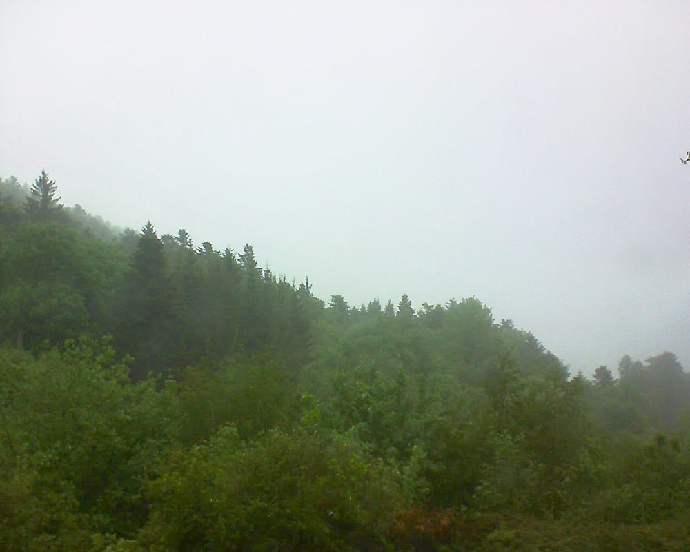 Le petit ballon vu depuis le Domaine Langmatt à Murbach le 13.05.2018 à 12:45 Le petit ballon (Alsace, Vosges) le 13.05.2018 à 12:45