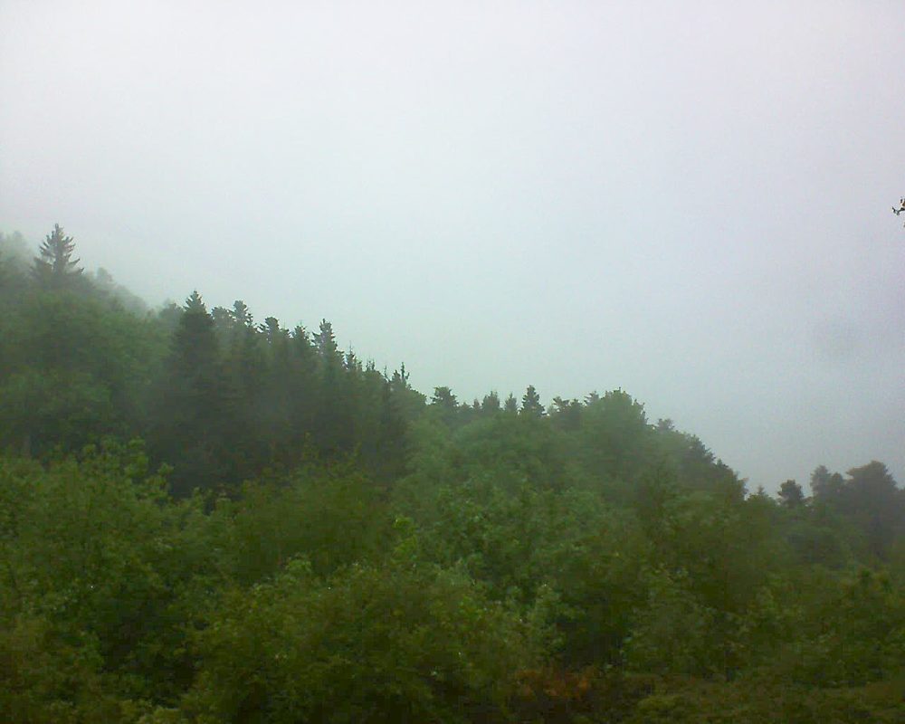 Le petit ballon vu depuis le Domaine Langmatt à Murbach le 13.05.2018 à 13:00 Le petit ballon (Alsace, Vosges) le 13.05.2018 à 13:00