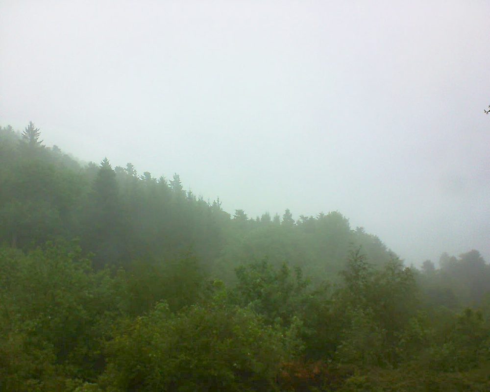 Le petit ballon vu depuis le Domaine Langmatt à Murbach le 13.05.2018 à 13:15 Le petit ballon (Alsace, Vosges) le 13.05.2018 à 13:15
