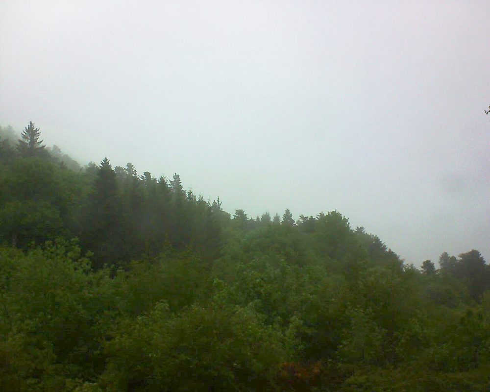 Le petit ballon vu depuis le Domaine Langmatt à Murbach le 13.05.2018 à 14:15 Le petit ballon (Alsace, Vosges) le 13.05.2018 à 14:15