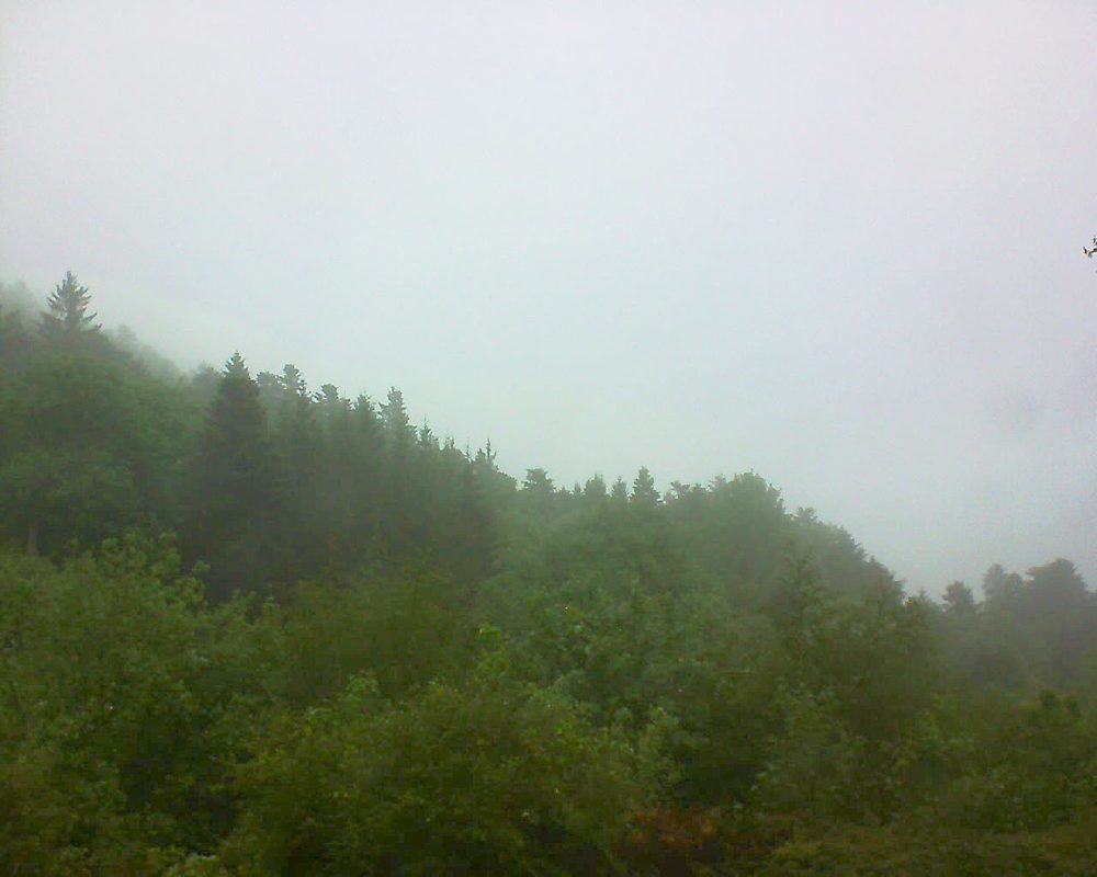 Le petit ballon vu depuis le Domaine Langmatt à Murbach le 13.05.2018 à 14:45 Le petit ballon (Alsace, Vosges) le 13.05.2018 à 14:45