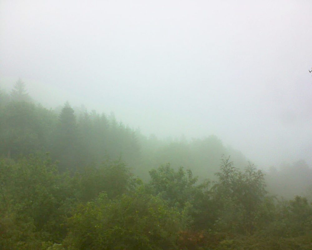 Le petit ballon vu depuis le Domaine Langmatt à Murbach le 13.05.2018 à 15:15 Le petit ballon (Alsace, Vosges) le 13.05.2018 à 15:15