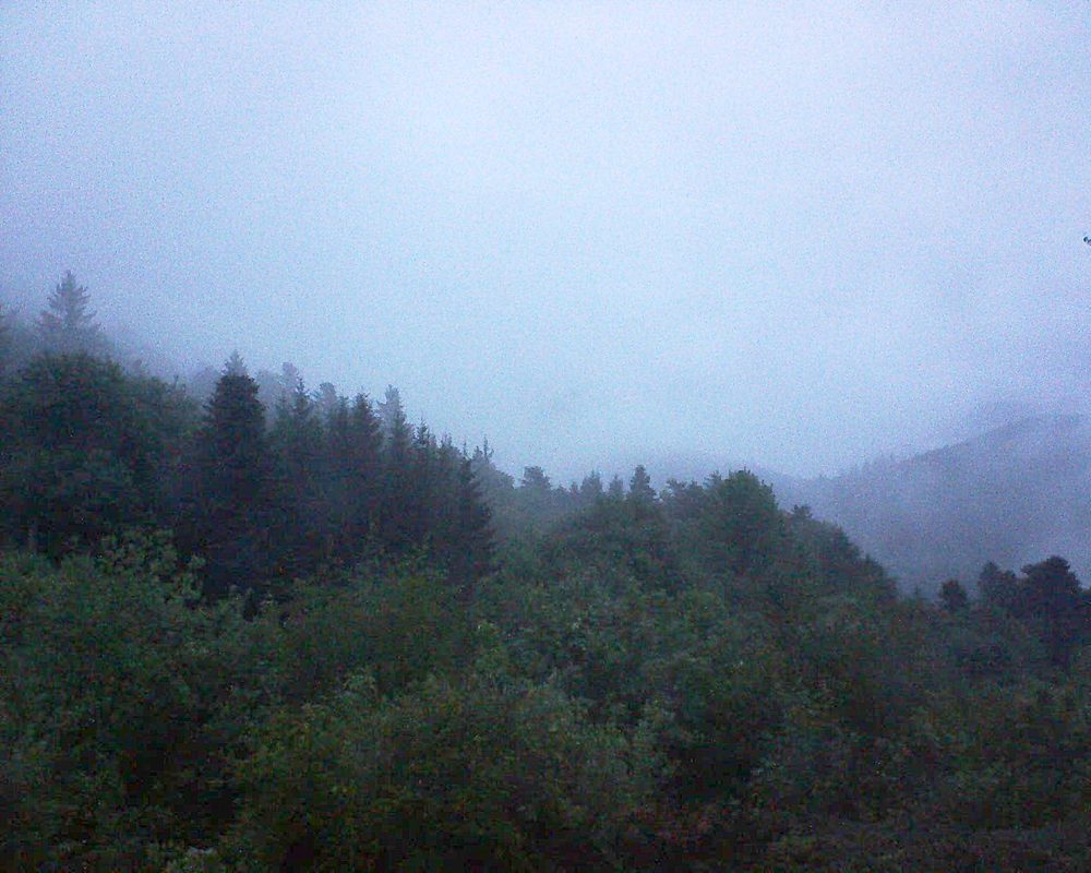 Le petit ballon vu depuis le Domaine Langmatt à Murbach le 13.05.2018 à 21:00 Le petit ballon (Alsace, Vosges) le 13.05.2018 à 21:00