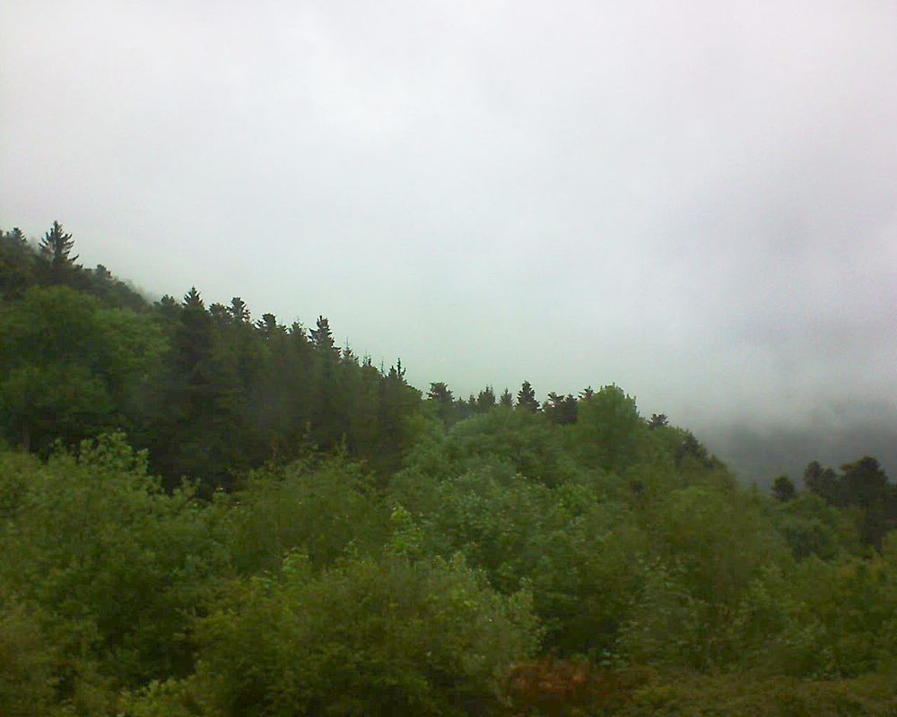 Le petit ballon vu depuis le Domaine Langmatt à Murbach le 14.05.2018 à 15:15 Le petit ballon (Alsace, Vosges) le 14.05.2018 à 15:15