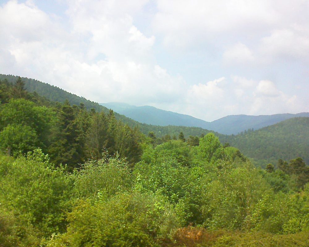 Le petit ballon vu depuis le Domaine Langmatt à Murbach le 15.05.2018 à 15:15 Le petit ballon (Alsace, Vosges) le 15.05.2018 à 15:15
